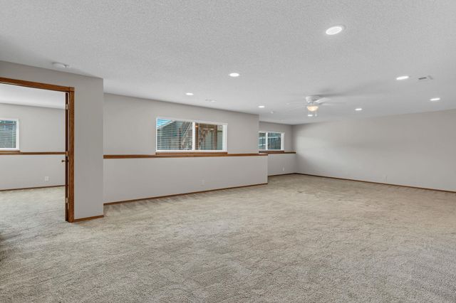 3225 S Bluelake Ct, Wichita, KS 67215