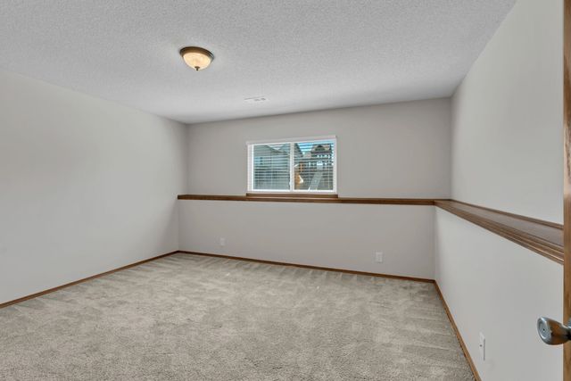 3225 S Bluelake Ct, Wichita, KS 67215