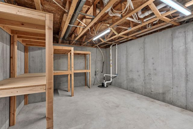 3225 S Bluelake Ct, Wichita, KS 67215