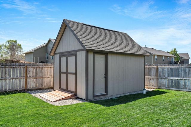 3225 S Bluelake Ct, Wichita, KS 67215