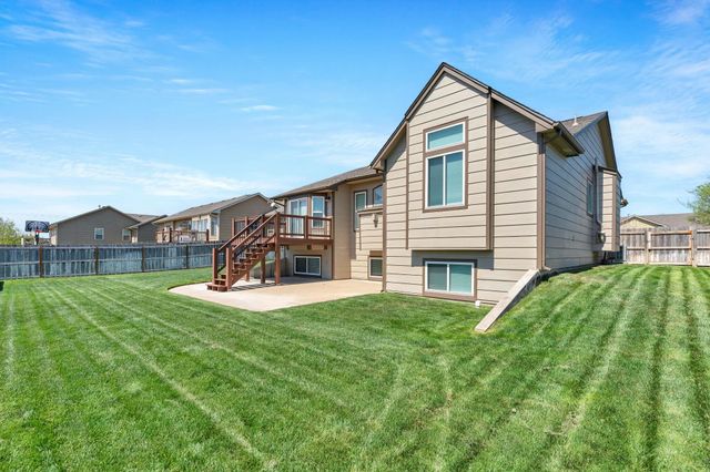 3225 S Bluelake Ct, Wichita, KS 67215