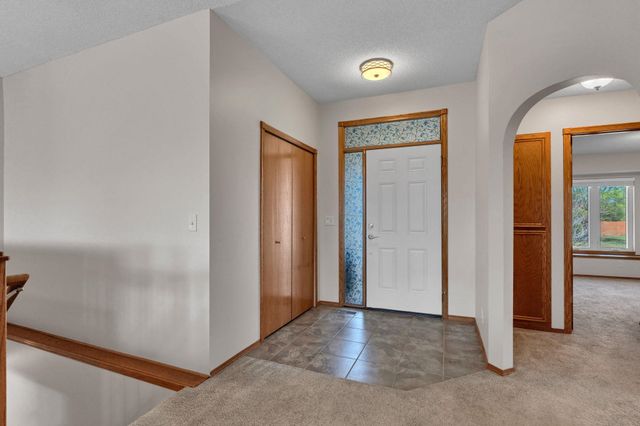 3225 S Bluelake Ct, Wichita, KS 67215