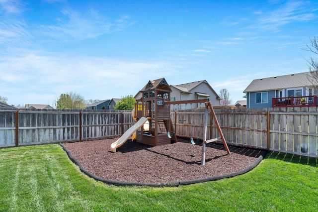 3225 S Bluelake Ct, Wichita, KS 67215