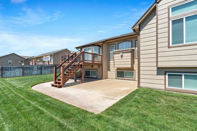 3225 S Bluelake Ct, Wichita, KS 67215