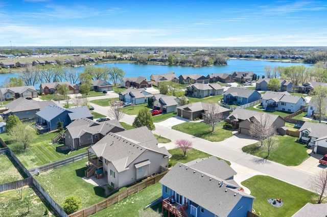 3225 S Bluelake Ct, Wichita, KS 67215