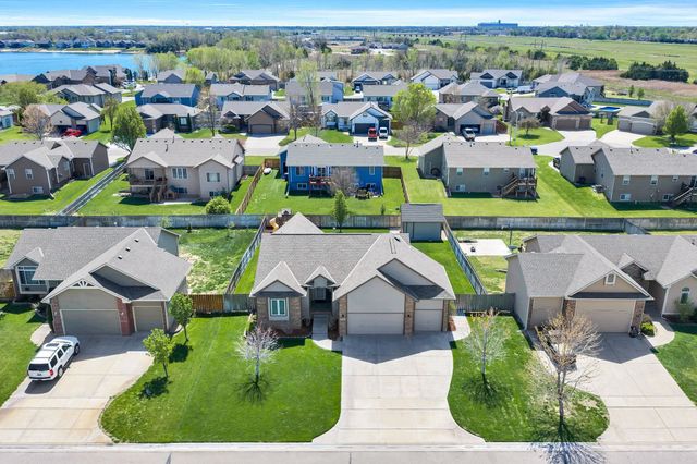 3225 S Bluelake Ct, Wichita, KS 67215