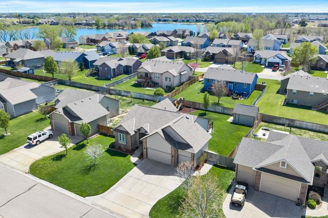 3225 S Bluelake Ct, Wichita, KS 67215