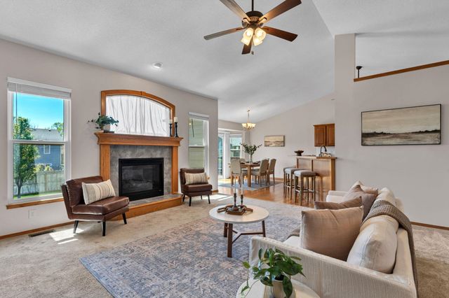 3225 S Bluelake Ct, Wichita, KS 67215