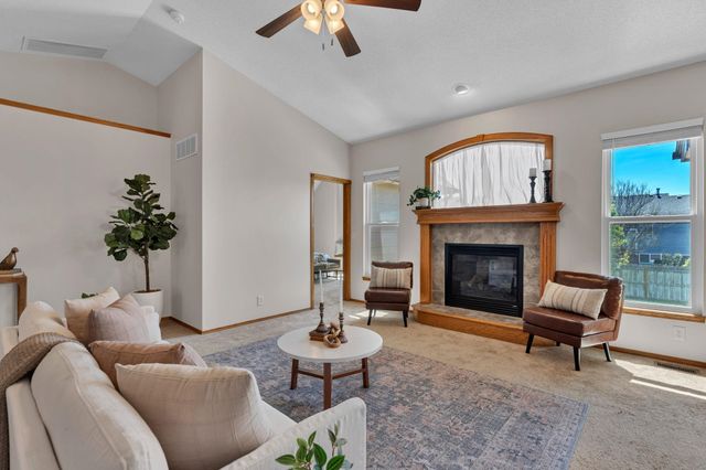 3225 S Bluelake Ct, Wichita, KS 67215