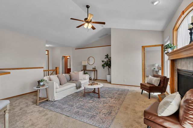 3225 S Bluelake Ct, Wichita, KS 67215