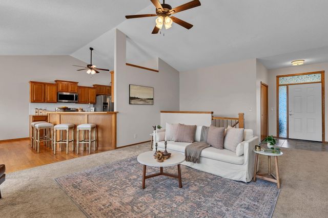 3225 S Bluelake Ct, Wichita, KS 67215