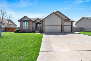 3225 S Bluelake Ct, Wichita, KS 67215