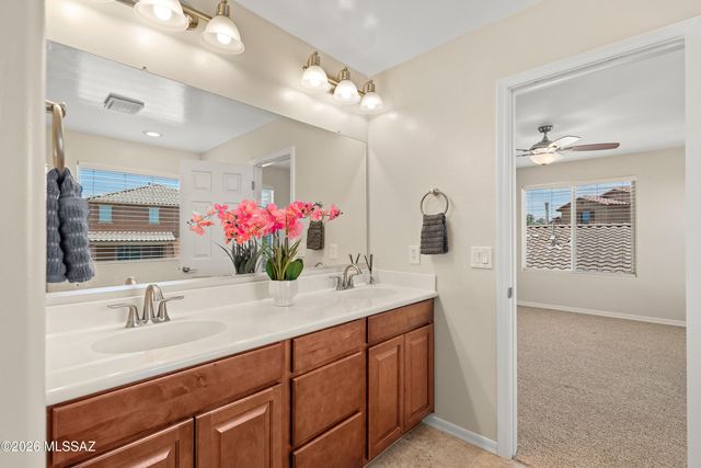 12884 N Indian Palms Drive, Oro Valley, AZ 85755