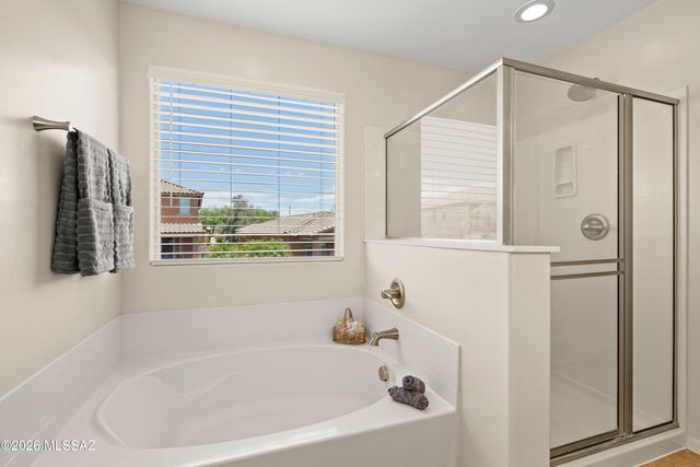 12884 N Indian Palms Drive, Oro Valley, AZ 85755