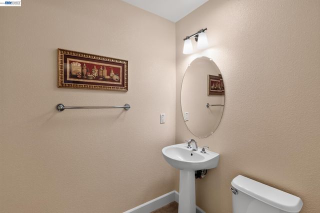 1071 Konstanz Ter, Sunnyvale, CA 94089