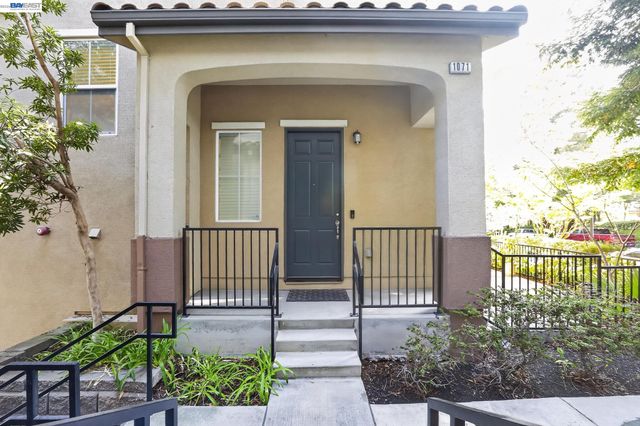 1071 Konstanz Ter, Sunnyvale, CA 94089