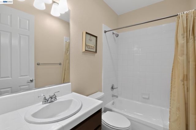 1071 Konstanz Ter, Sunnyvale, CA 94089