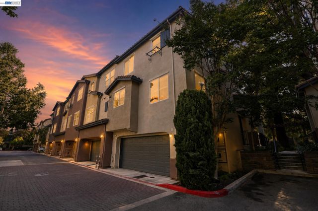 1071 Konstanz Ter, Sunnyvale, CA 94089