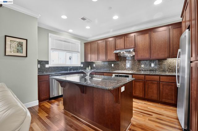 1071 Konstanz Ter, Sunnyvale, CA 94089