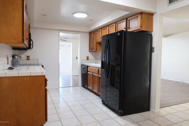 8357 N Mesquite Shadows Drive, Tucson, AZ 85704