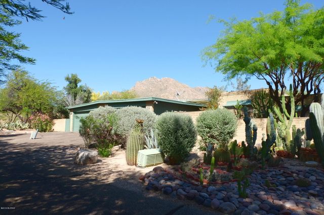 8357 N Mesquite Shadows Drive, Tucson, AZ 85704