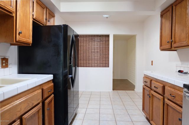 8357 N Mesquite Shadows Drive, Tucson, AZ 85704