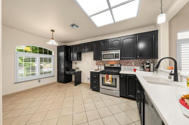 112 Gilded Rock Cir, Folsom, CA 95630