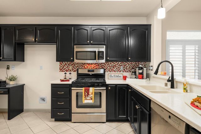 112 Gilded Rock Cir, Folsom, CA 95630