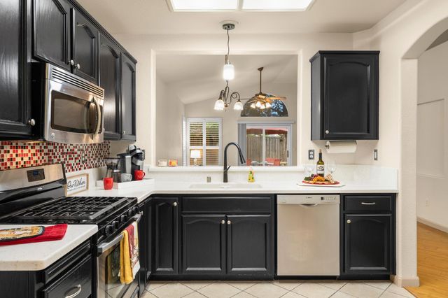 112 Gilded Rock Cir, Folsom, CA 95630