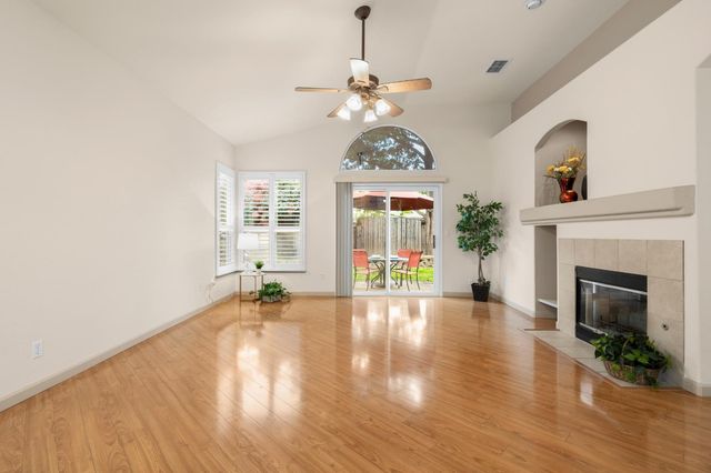 112 Gilded Rock Cir, Folsom, CA 95630