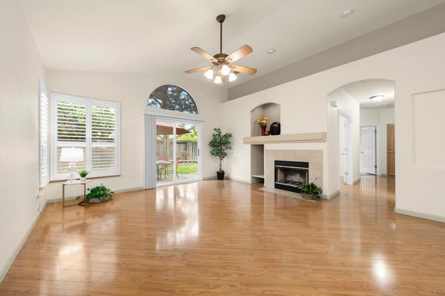 112 Gilded Rock Cir, Folsom, CA 95630