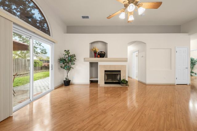 112 Gilded Rock Cir, Folsom, CA 95630