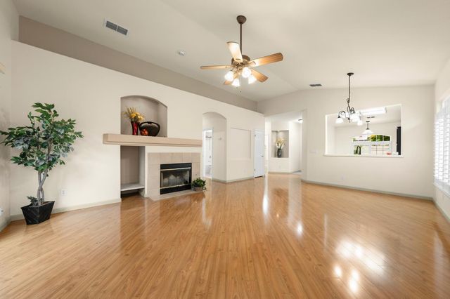 112 Gilded Rock Cir, Folsom, CA 95630