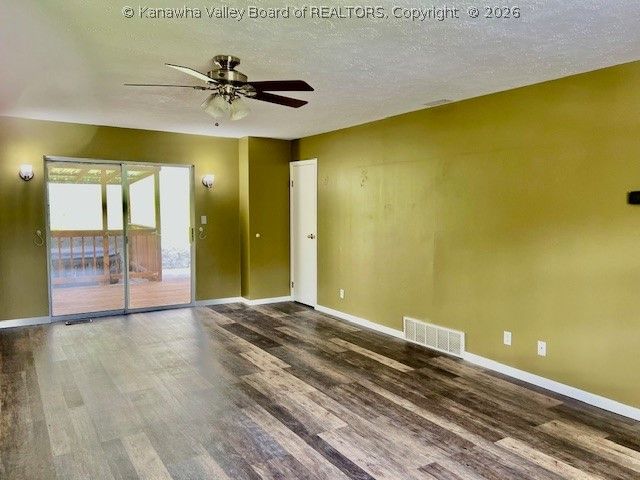 142 Pine Lake Drive, Scott Depot, WV 25560