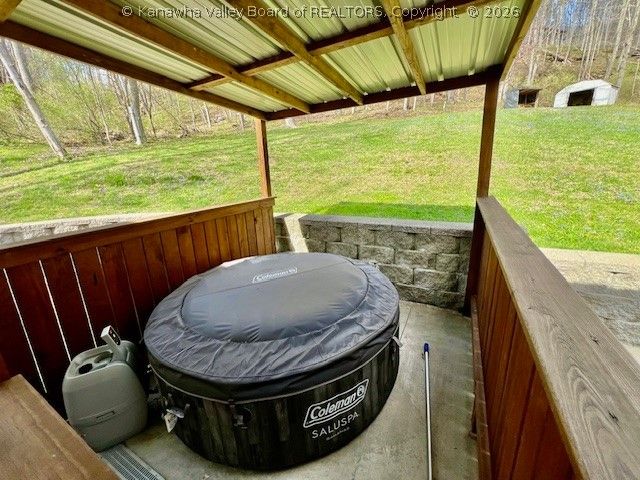 142 Pine Lake Drive, Scott Depot, WV 25560