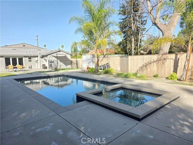 23400 Collins, Woodland Hills (los Angeles), CA 91367