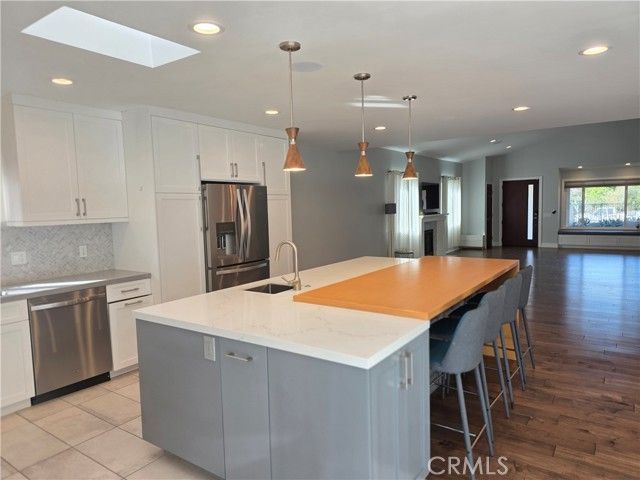 23400 Collins, Woodland Hills (los Angeles), CA 91367