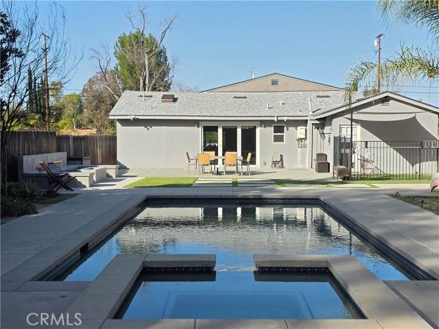 23400 Collins, Woodland Hills (los Angeles), CA 91367