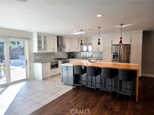 23400 Collins, Woodland Hills (los Angeles), CA 91367