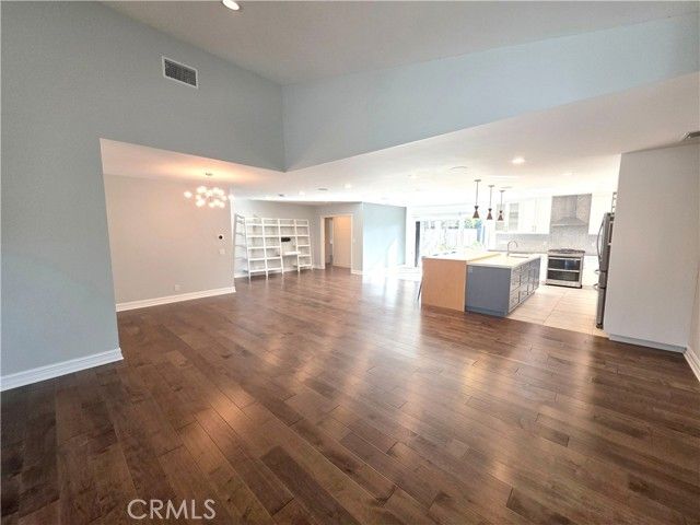 23400 Collins, Woodland Hills (los Angeles), CA 91367