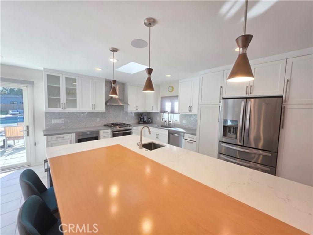 23400 Collins, Woodland Hills (los Angeles), CA 91367