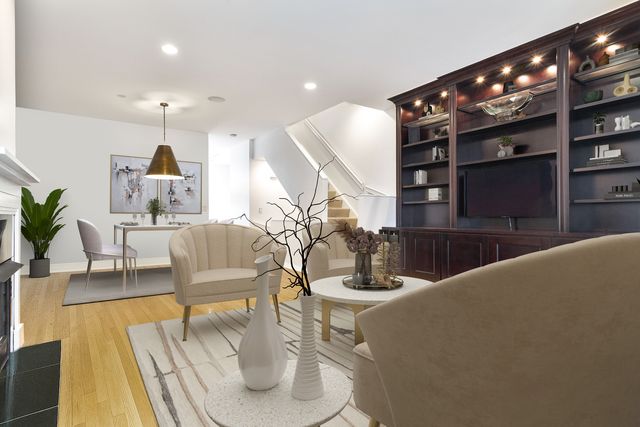 849 W Ohio Street 8, Chicago, IL 60642