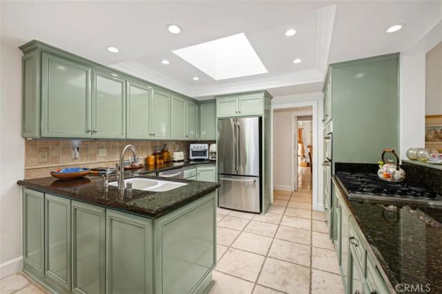 18 Shoal Drive, Corona Del Mar, CA 92625
