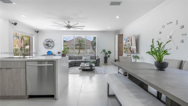 321 SW 194th Ave, Pembroke Pines, FL 33029