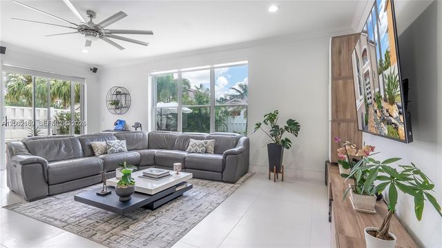 321 SW 194th Ave, Pembroke Pines, FL 33029