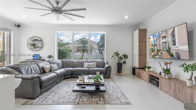 321 SW 194th Ave, Pembroke Pines, FL 33029