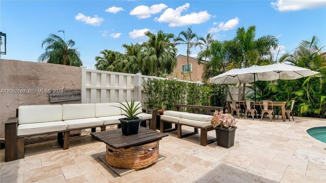 321 SW 194th Ave, Pembroke Pines, FL 33029