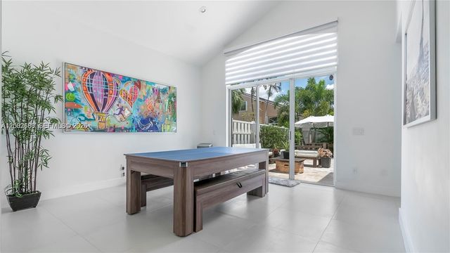 321 SW 194th Ave, Pembroke Pines, FL 33029