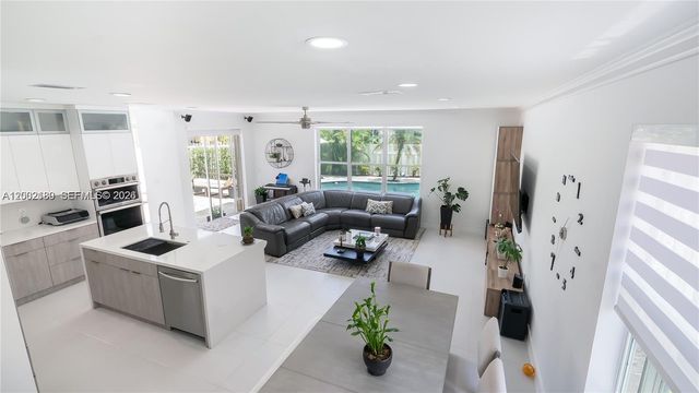 321 SW 194th Ave, Pembroke Pines, FL 33029