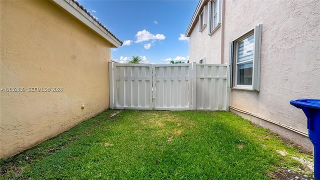 321 SW 194th Ave, Pembroke Pines, FL 33029